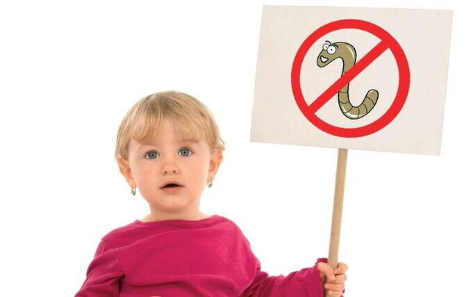 La prevenzione protegge un bambino dall'infezione da vermi
